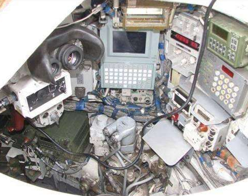 ##为何几百万的坦克，舍不得装几千块的空调？专家：为士兵生命负责