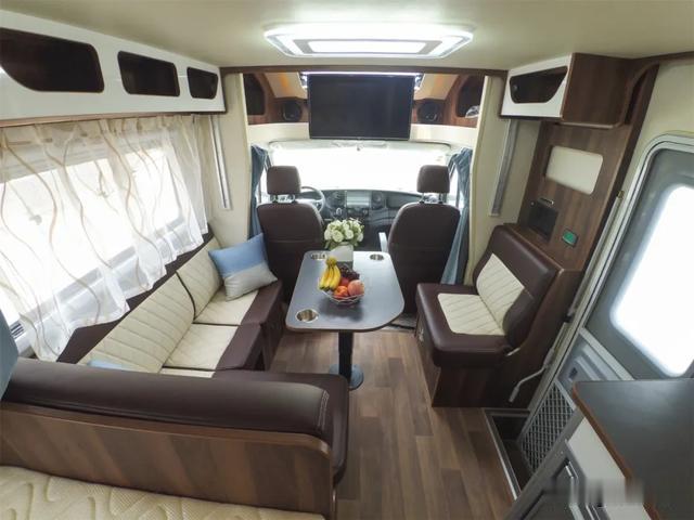 『房车』采用全铝车身的房车见过吗？车高不到3米全家都能玩，性价比挺高