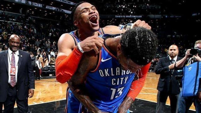 「威斯布鲁克」威少乔治互换东家？2换2交易值得考虑，火箭升空需放手一搏！