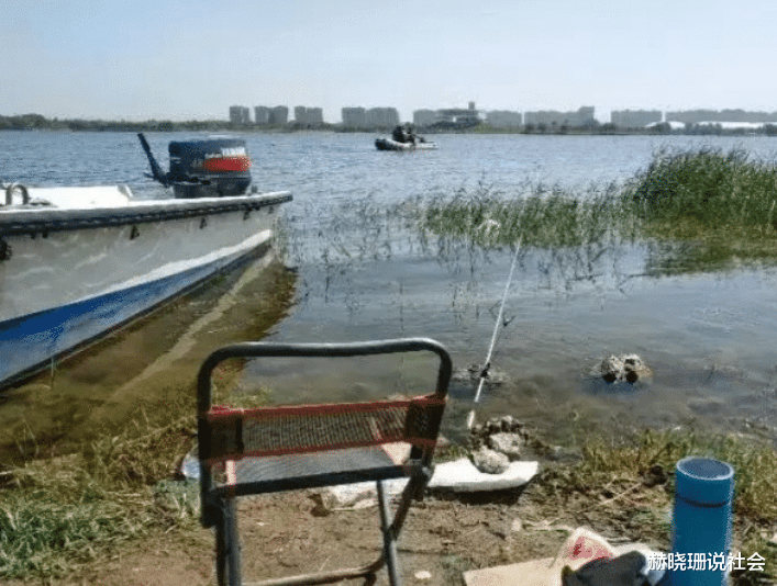 []钓鱼时鱼竿被鱼拖走，男子跳下水追赶不幸溺亡，而鱼还在钩子上