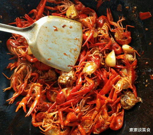 小龙虾▲做小龙虾最“忌讳”直接爆炒，这1细节很重要，否则肉质老不入味