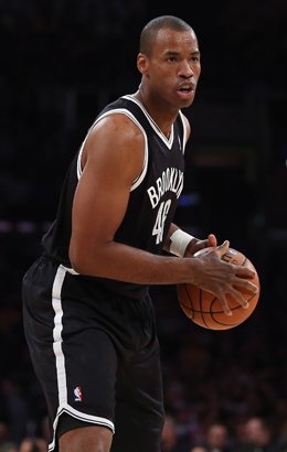 火箭队▲戈登+豪斯+两个首轮，火箭砸锅卖铁，顶薪追求心仪内线冲击总冠军