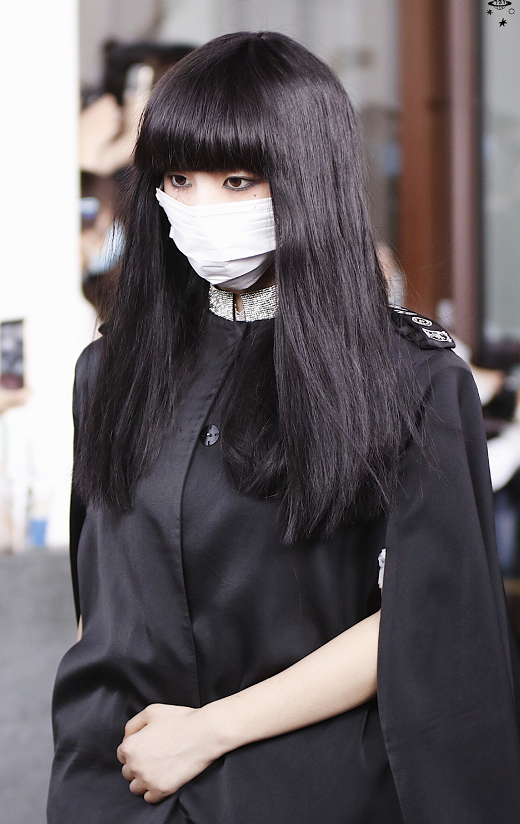 [杨超越]有种“整容”叫杨超越留齐刘海，前后是两个人，粉丝：我没认出来