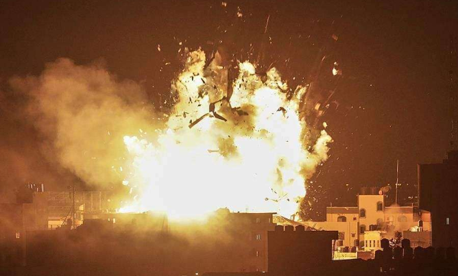 伊朗|战争还是来了，凌晨伊朗军事基地遭F15轰炸，6名军官当场身亡