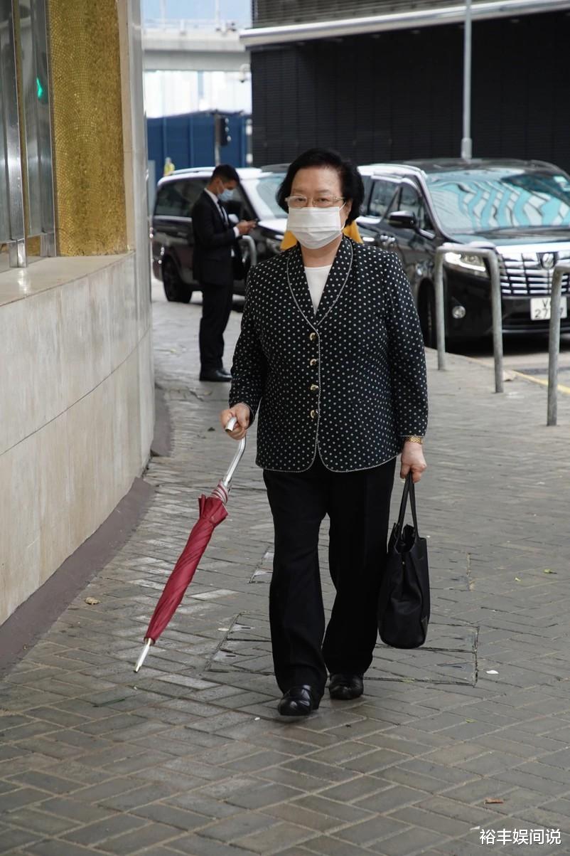 霍启刚|霍英东原配吕燕妮设灵！政商界大咖云集，从霍启刚站位看出其地位