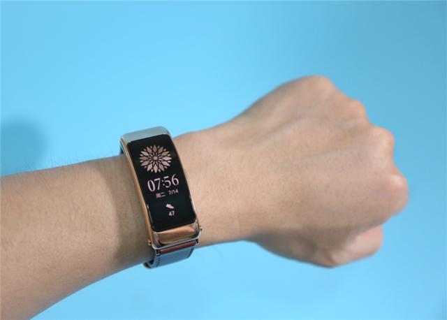 华为|定价100欧元的荣耀手表ES，到底和手环们有什么不同？