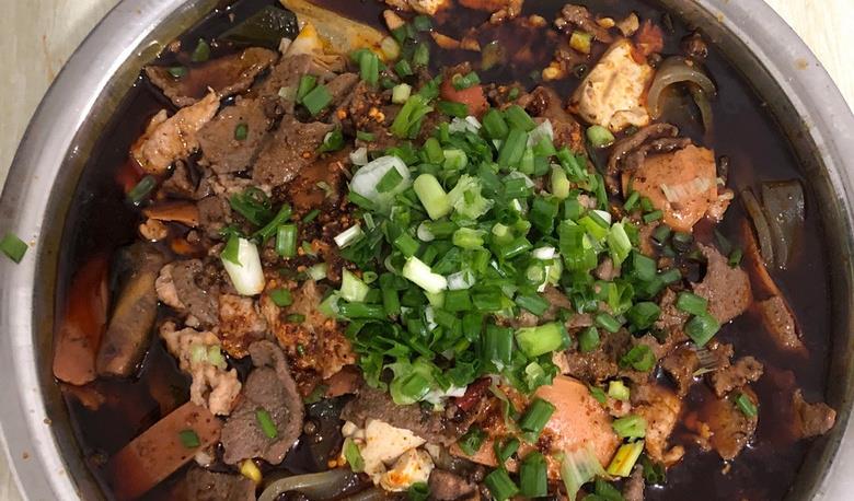 【食材】重庆最地道的苍蝇馆，只做一道菜，一份却要158元，顾客还说便宜