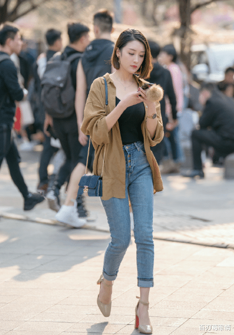 『短发』短发的气质女孩，耳坠让她更迷人，不愧是都市丽人