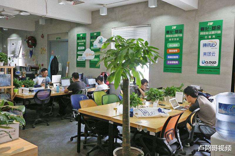 「显示器」进货价2元卖10块，一个月赚了20万，这营销手段做的好