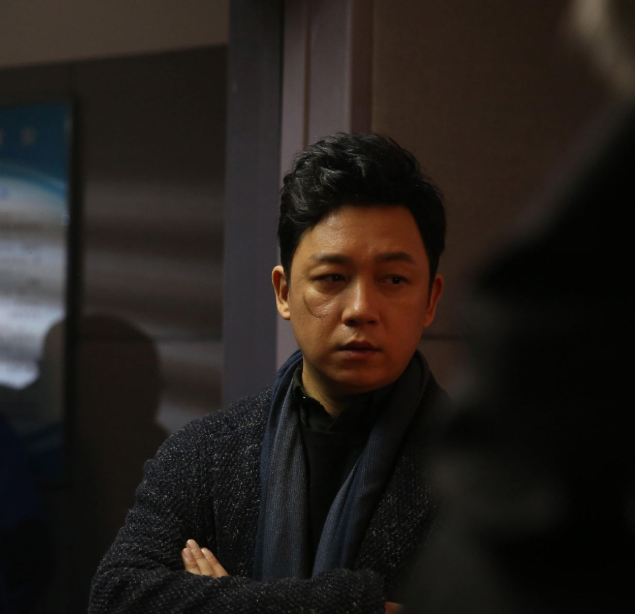 「潘粤明」潘粤明搭档童瑶新剧将播，一手烂牌打成王炸，中年翻红并非运气好