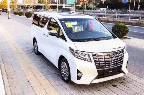 阿尔法|中国“最牛”汽车，挂了6个车牌，车主：走遍全国无人敢拦！