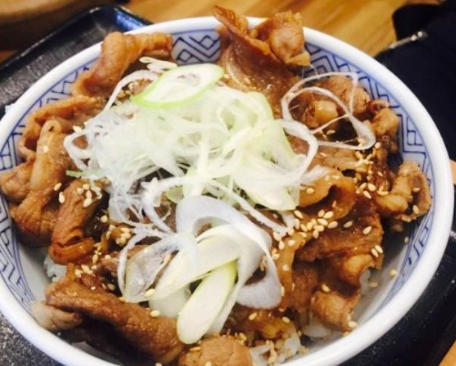 吉野家|原是日本人的“穷人食堂”，到中国却倍受吹捧，这家店你踩雷了吗