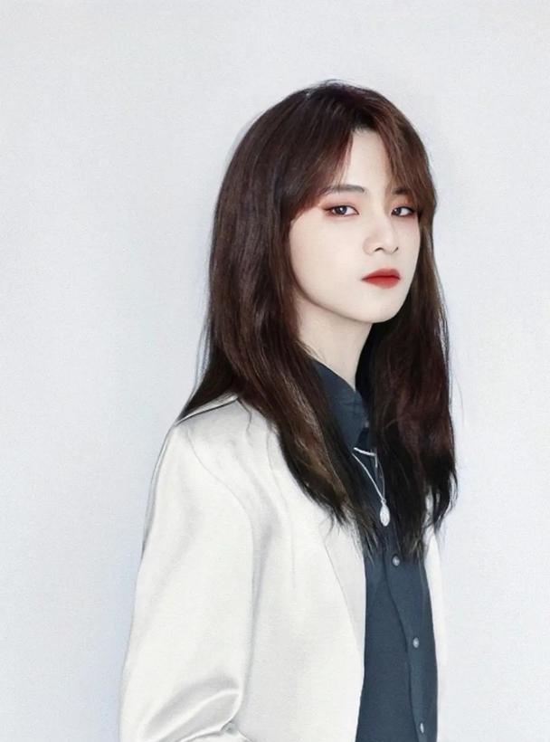 r1se|R1SE成员若换女装，焉栩嘉日系、刘也高冷女王、任豪电影大女主