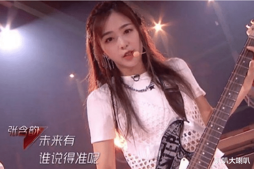 张含韵|张含韵的娃娃脸有多耐看？镜头拉近之后，这么多年是被“冻住”了吗？