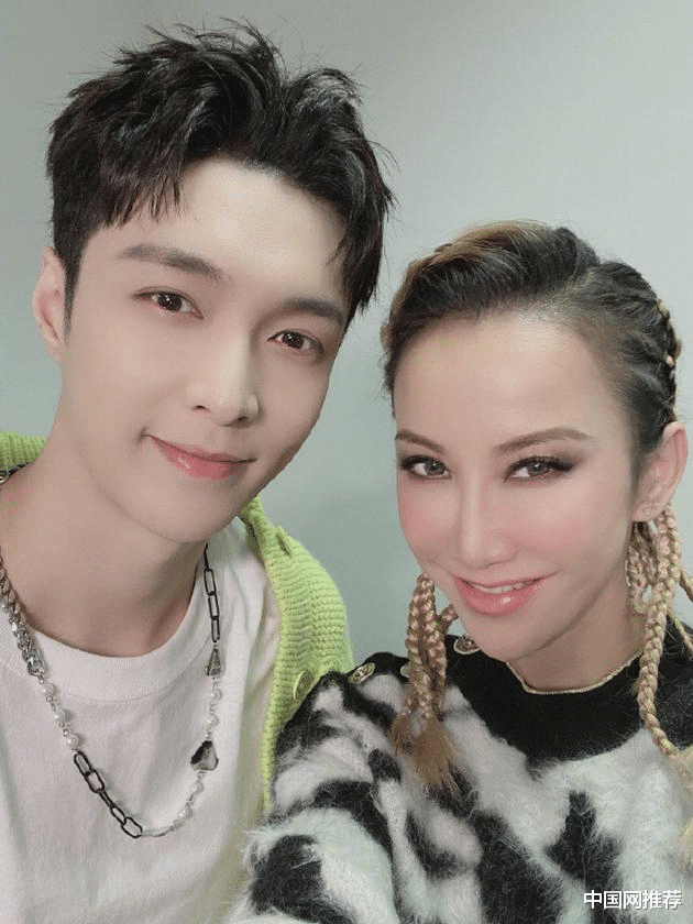 张艺兴|李玟晒与张艺兴合照，两人商业互捧