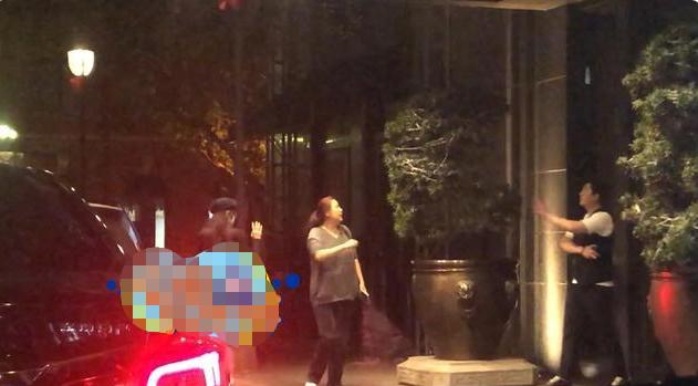 唐嫣|唐嫣被拍深夜应酬,产后火速恢复,37岁少女打扮却遭嘲脸僵了?