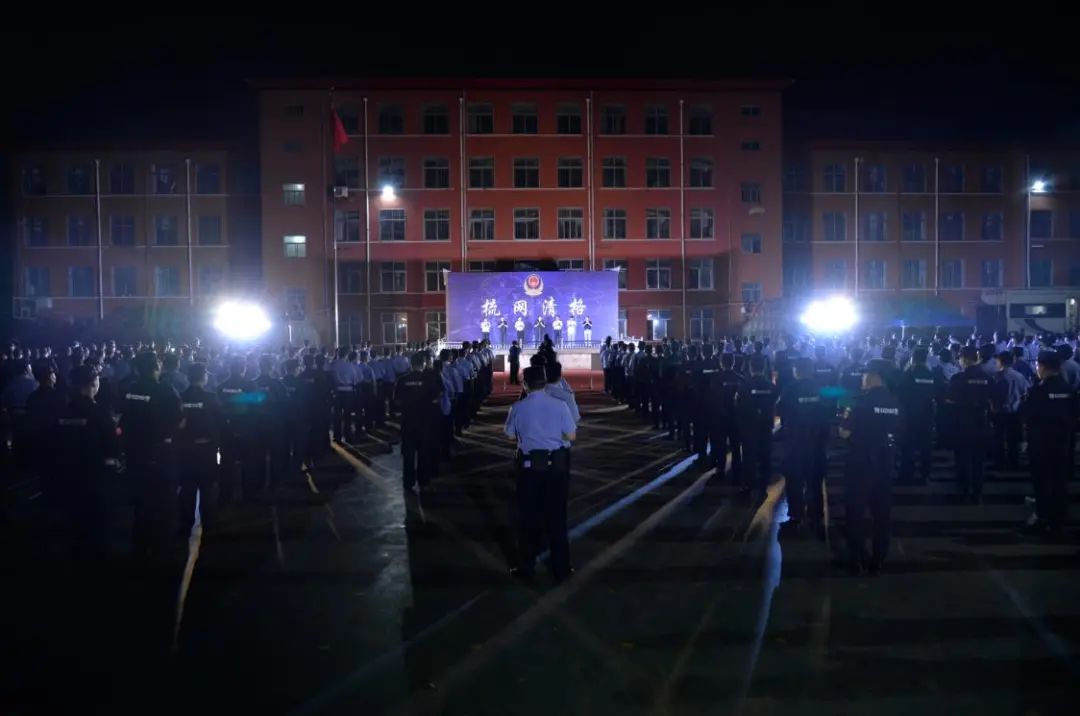 平安徐州|徐州500余名警力集聚贾汪广场小区“梳网清格”集中清查