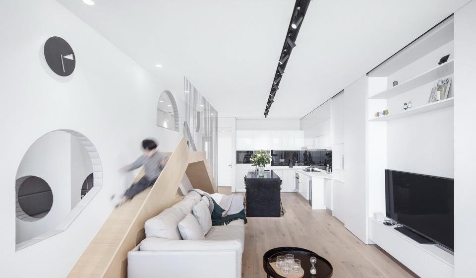 |她家180㎡的大宅，坚持把沙发往前挪2米，改出一座“秘密花园”