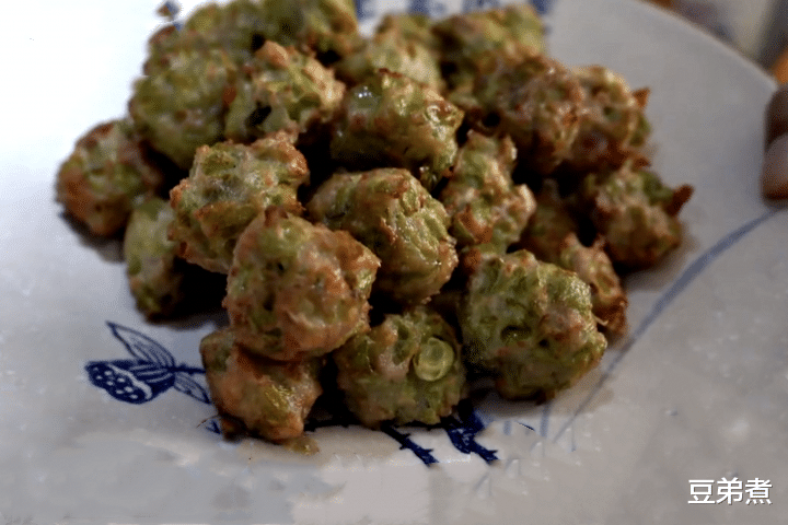 辣椒|秋天，少吃芹菜多吃它，2块钱一斤，做成丸子，香辣可口又下饭