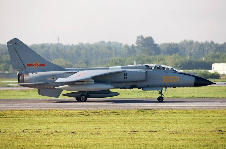 飞豹战机|飞豹战机的“心脏”来之不易！英国顶着压力卖，中国天价也要买