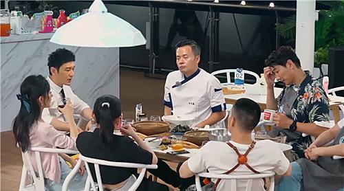 赵丽颖|赵丽颖的“五角星耳环”火了,价格曝光那一刻,网友:放弃模仿!