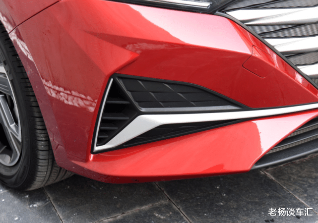 【cvt变速箱】这才是真正的“年轻人座驾”！轴距2米6，配CVT变速箱，油耗4.9升