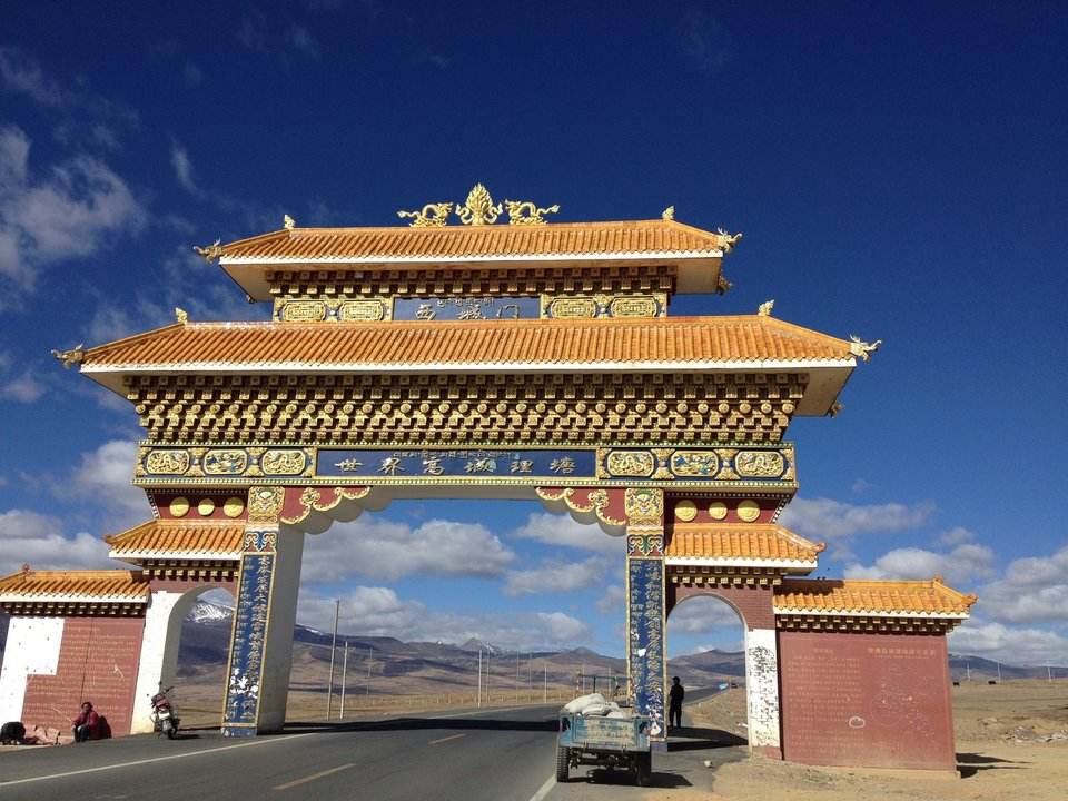 理塘|最具康巴风情的理塘，仓央嘉措想借翅膀回一趟的地方