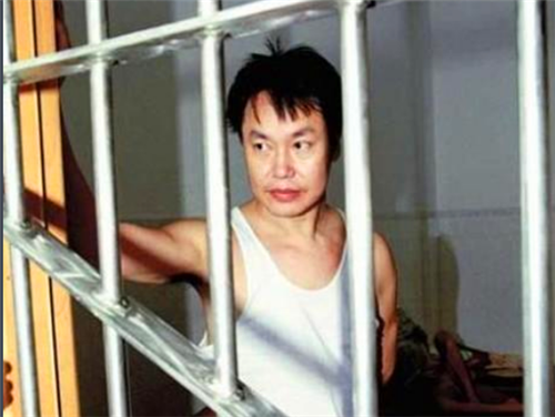 张子强|张子强伏法后，34岁妻子打扮妖艳出门溜达，不料被4名匪徒下了手