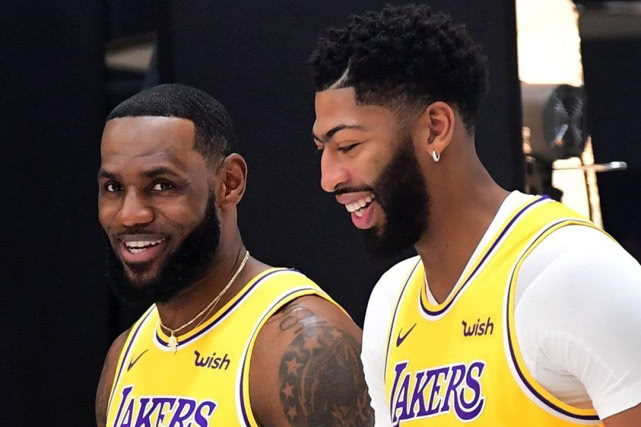 勒布朗·詹姆斯■NBA单赛季带队60胜有多难？科比3次，邓肯5次，那詹姆斯呢