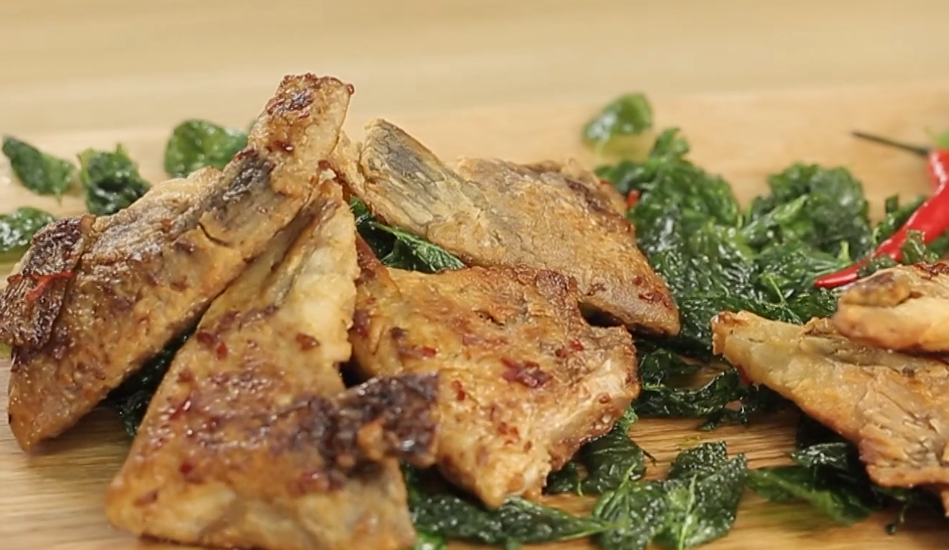 美极煎鱼颈，简单又美味的家常菜，外脆里嫩吃不够！