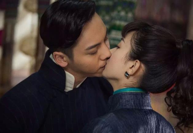 『吻戏』演员吻戏为什么没有下半身？当真相曝光后，简直不像话！