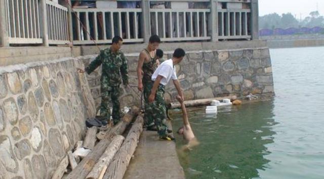 「溺水」又生悲剧！6个孩子相约玩水，当场淹死3个：夏天将至，痛不能重演