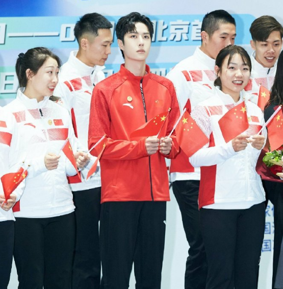 王一博|央视镜头是最强“卸妆水”？镜头给王一博特写，P图师都无法下手