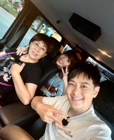 姜潮：姜潮见丈母娘如翻版陈若仪，战战兢兢态度卑微，疑跪着给岳母洗脚