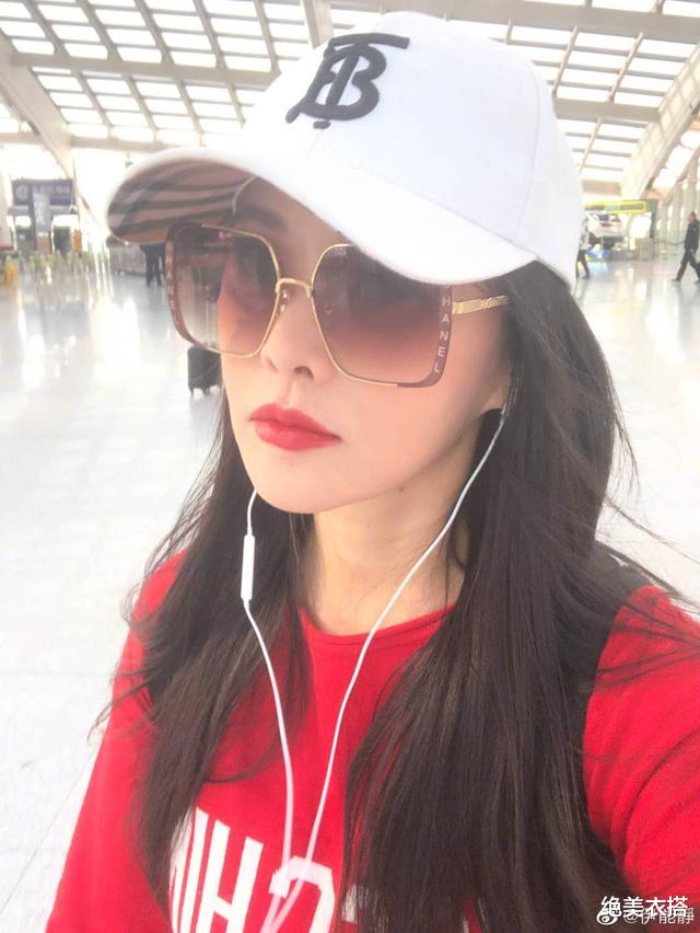 跑步▲50岁伊能静不惧岁月催老，身材宛若少女，坦言：瘦身干货就这两点