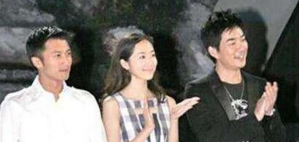 周润发|当不到一米八的周润发撞上净身高179的黄晓明, 说谎的那个真是好尴尬