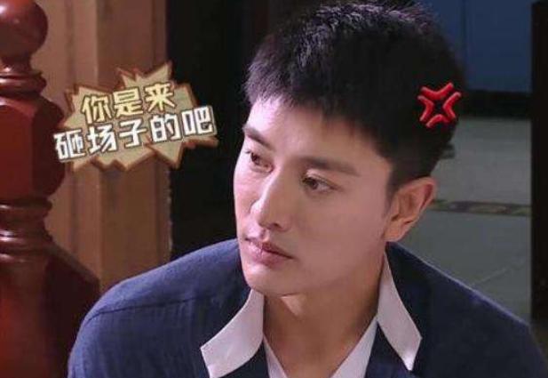 贾乃亮|贾乃亮抱36岁“未婚女星”，举止暧昧毫不避嫌，引发全网吐槽！