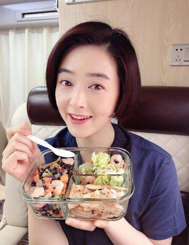 发型|50岁女人别被这4款“大妈发型”迷惑，自以为时髦，其实很土气