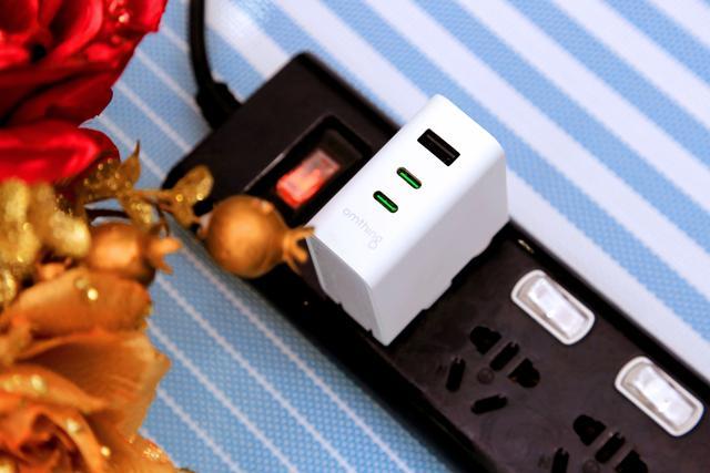 荣耀|GaN市场杀出个陈咬金,最高65W还送线,普及时代即将来临?