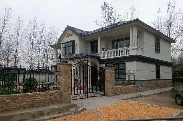 羡慕! 50多万就能建这么棒的别墅, 院子种花草葡萄、养鱼