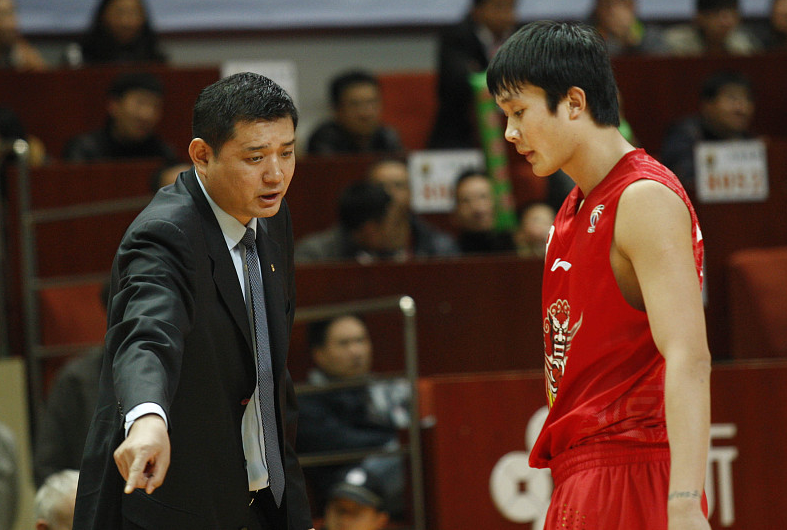 丁彦雨航：睢冉遭暴击，好兄弟丁彦雨航放弃僵持，终向昔日恩师低头认错