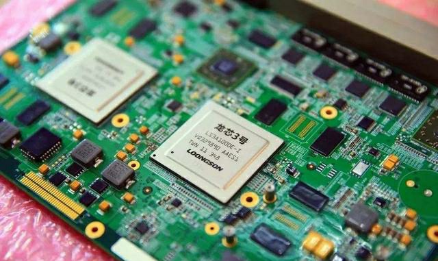 芯片|国产芯片技术是否已经超越美国？网上说龙芯很强，现实中却没人用？