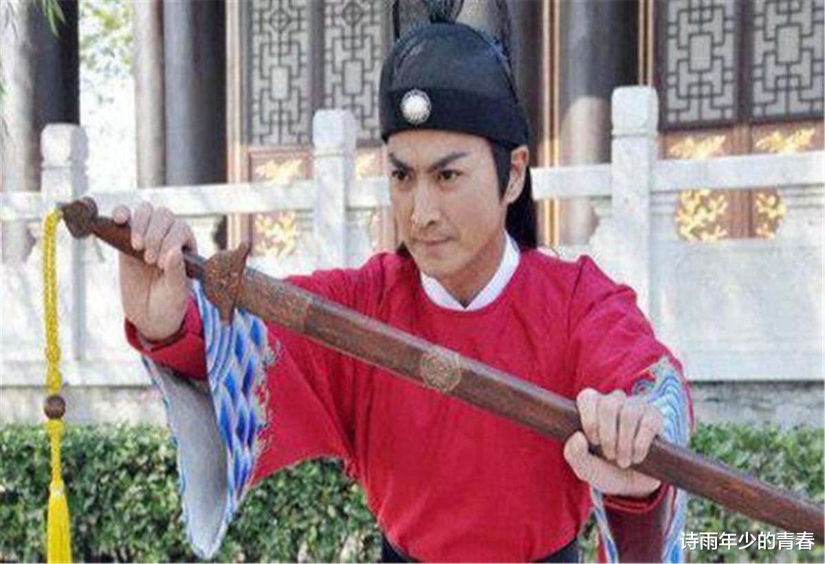 【包拯】包拯身边的展昭究竟是什么人？为何包拯死后，展昭也消失不见