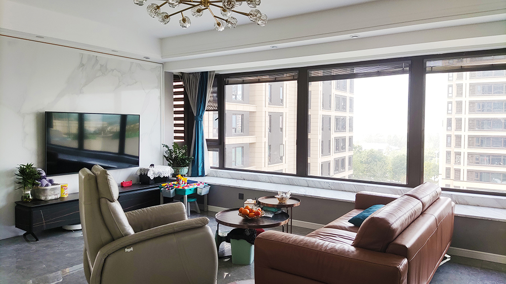 飘窗|【融创?玖樟台】135㎡现代轻奢风,大飘窗、餐厨一体化……理想中家的样子!