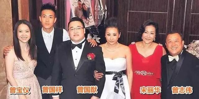 「曾志伟」曾志伟的两任妻子,一个同居14年未婚生2子,一个苦恋5年生2女