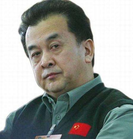 『黄宏』24次荣登春晚享少将军衔,被免职后杳无音信的黄宏,如今怎样了?