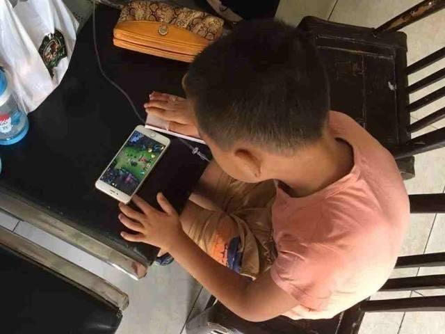 |四类手机软件“儿童不宜”，第四款被奉为学习神器，反而拉低成绩