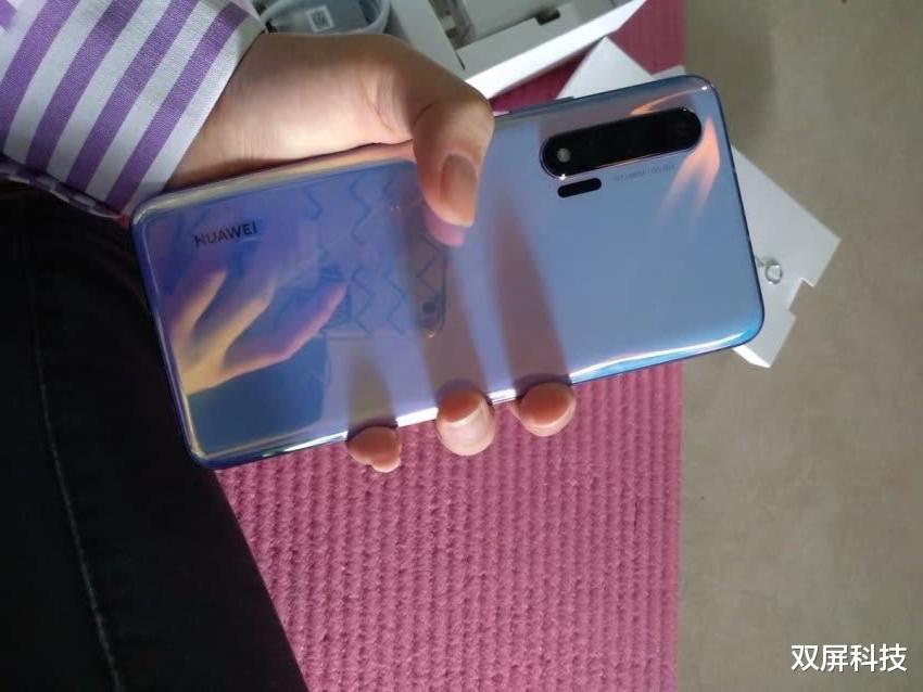 [麒麟990]降价700元，麒麟990+8GB运存+3200万自拍，华为清仓了