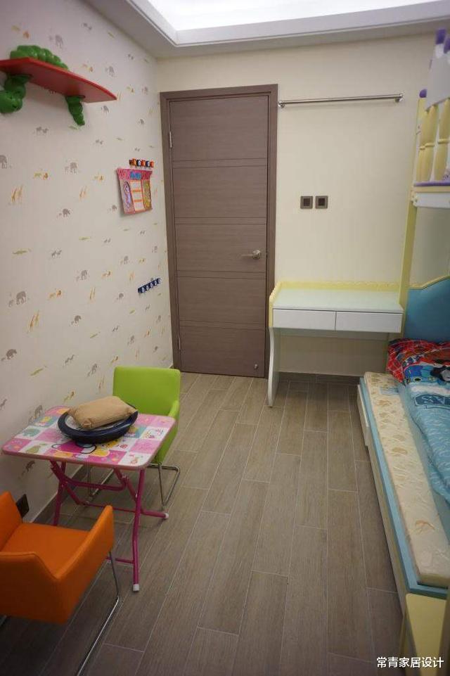 香港一家四口的新房，50平价值千万，没阳台，卫生间只有2平