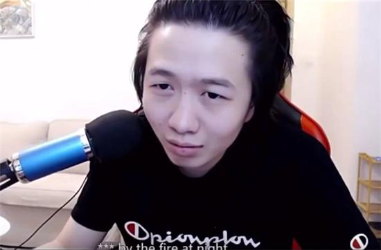 『吕布』被fly单杀3次后，吕德华气瞪眼！直播挂横幅：线上我能单杀任何人